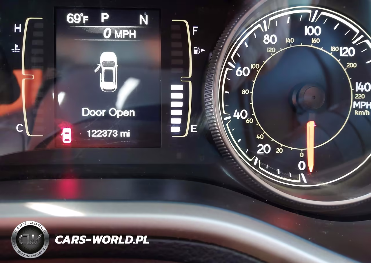 2018 Jeep Cherokee Latitude 4X4 VIN:1C4PJMCX6JD541639 - 15