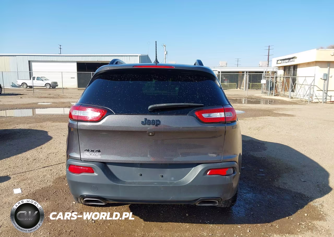 2018 Jeep Cherokee Latitude 4X4 VIN:1C4PJMCX6JD541639 - 16