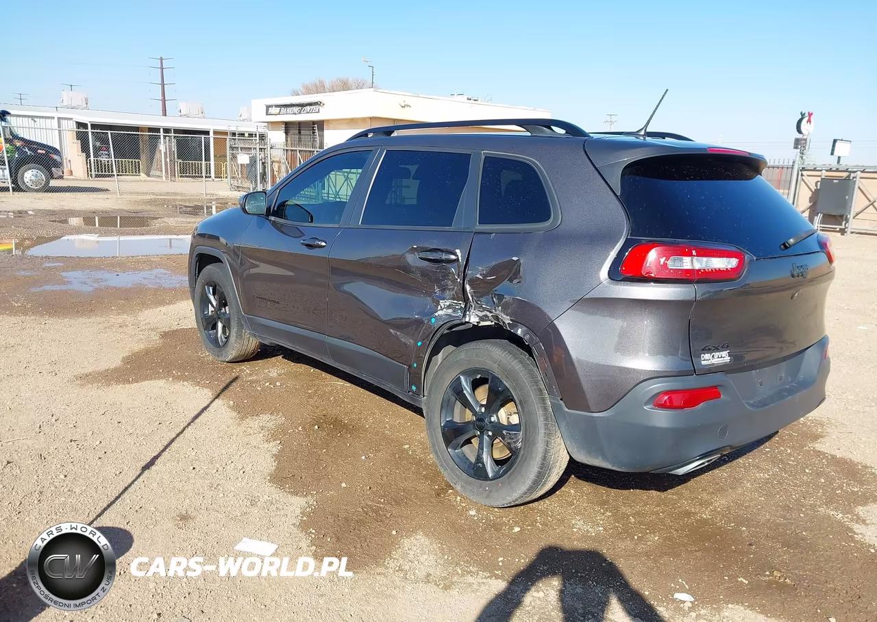 2018 Jeep Cherokee Latitude 4X4 VIN:1C4PJMCX6JD541639 - 3