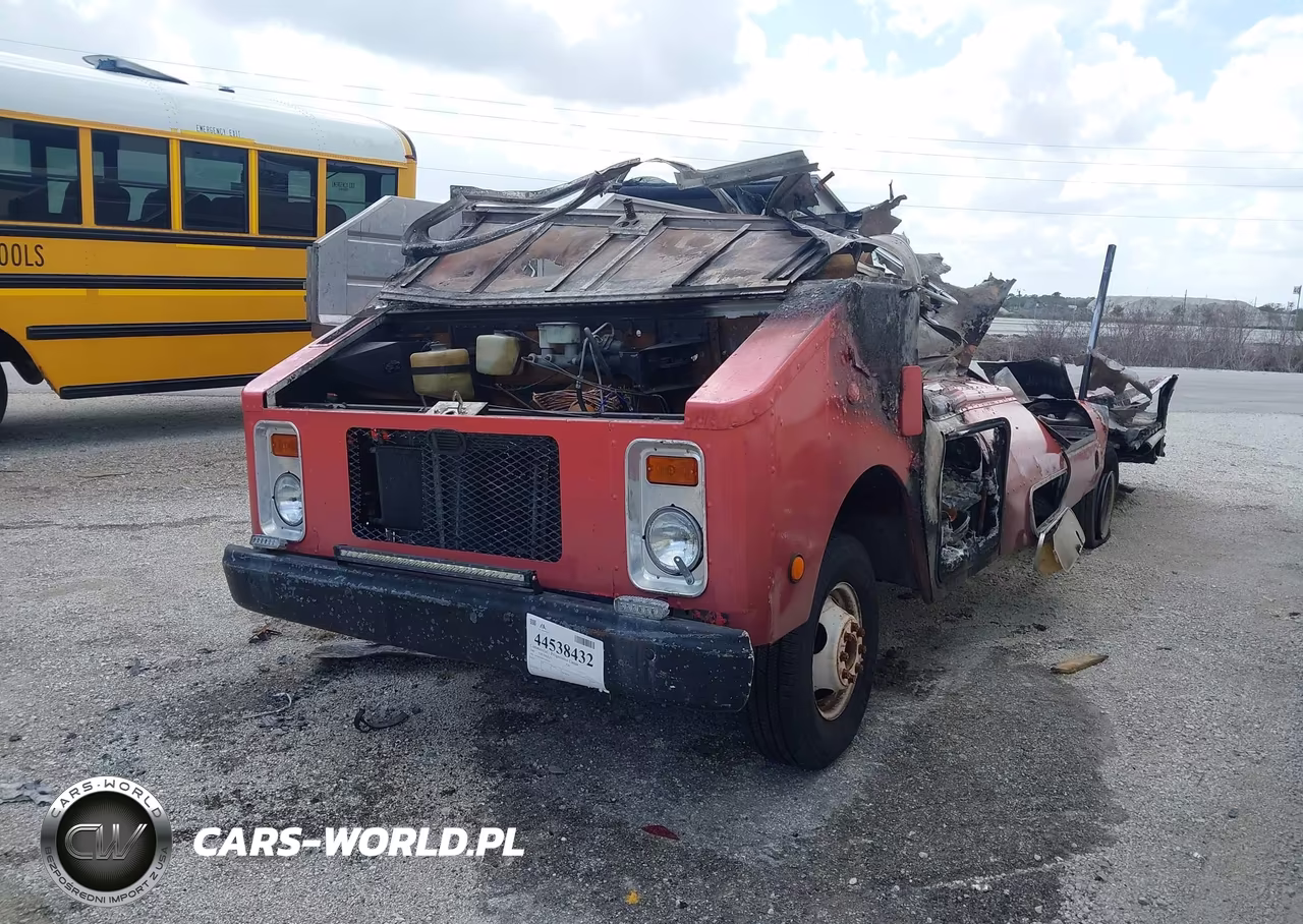 1985 Chevrolet P30 VIN:1GCHP32M7F3342214 - 2