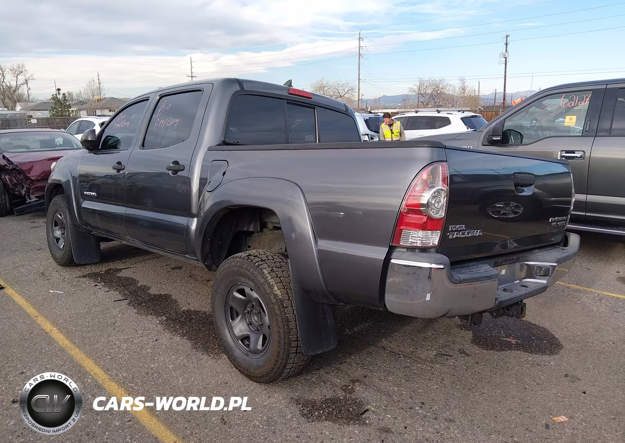 2015 Toyota Tacoma Prerunner V6 VIN:3TMJU4GN9FM179971 - 3