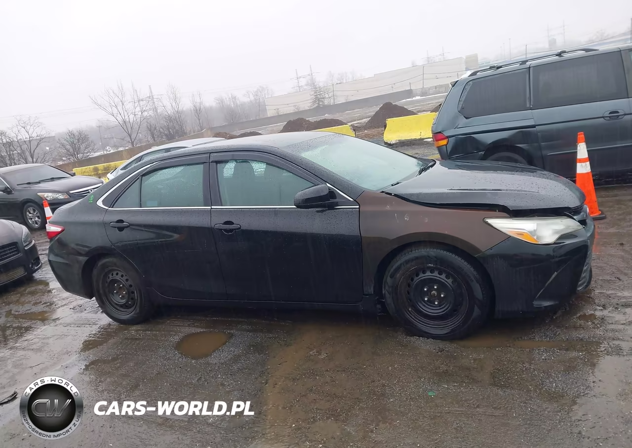 2015 Toyota Camry Hybrid Le VIN:4T1BD1FK5FU172310 - 13