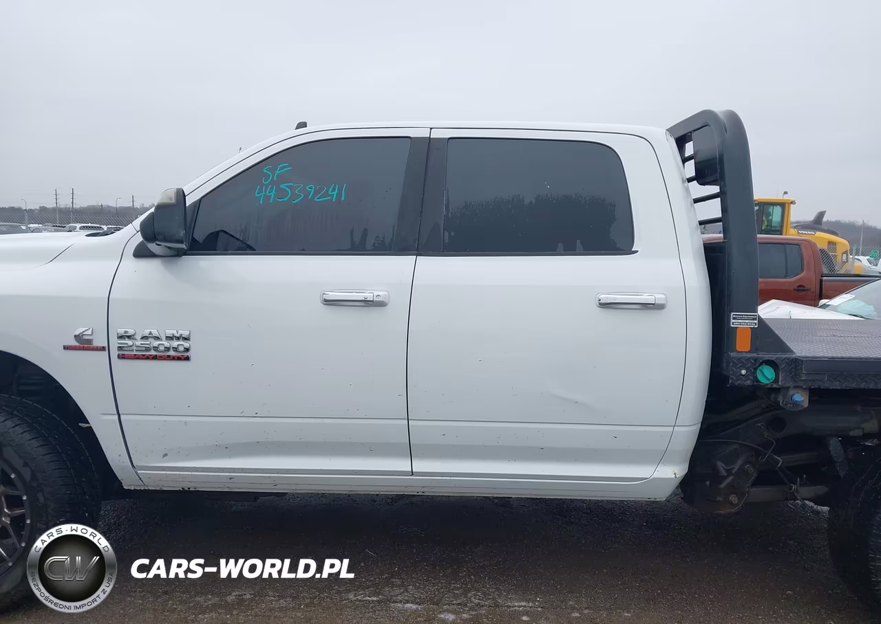 2016 Ram 2500 Laramie VIN:3C6UR5FL8GG375606 - 14