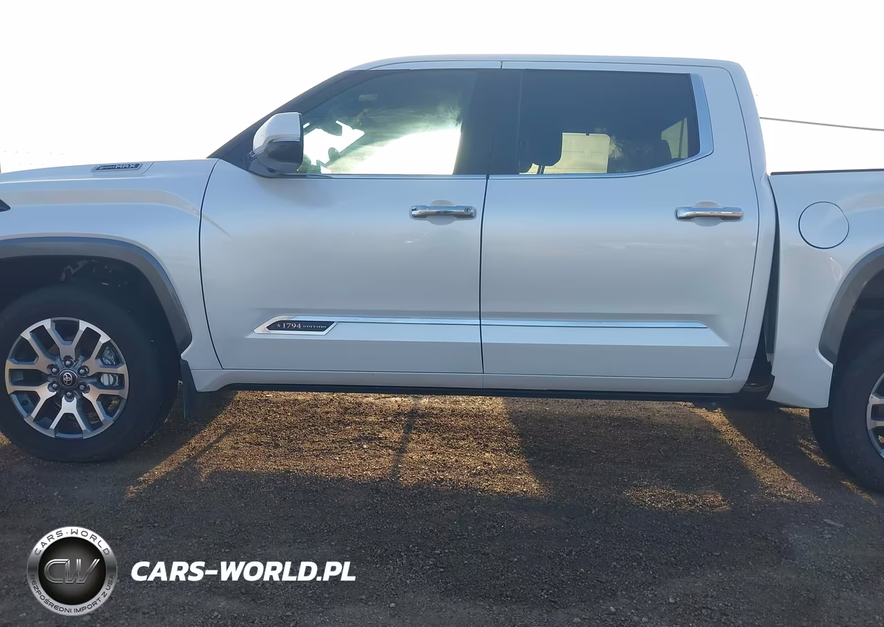 2025 Toyota Tundra Crewmax Platinum-Crewmax 1794 VIN:5TFMC5DB6SX111552 - 14