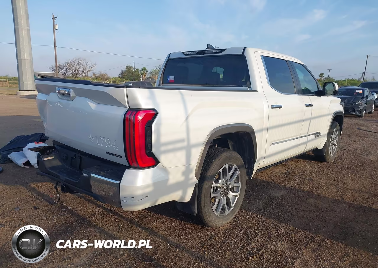 2025 Toyota Tundra Crewmax Platinum-Crewmax 1794 VIN:5TFMC5DB6SX111552 - 4