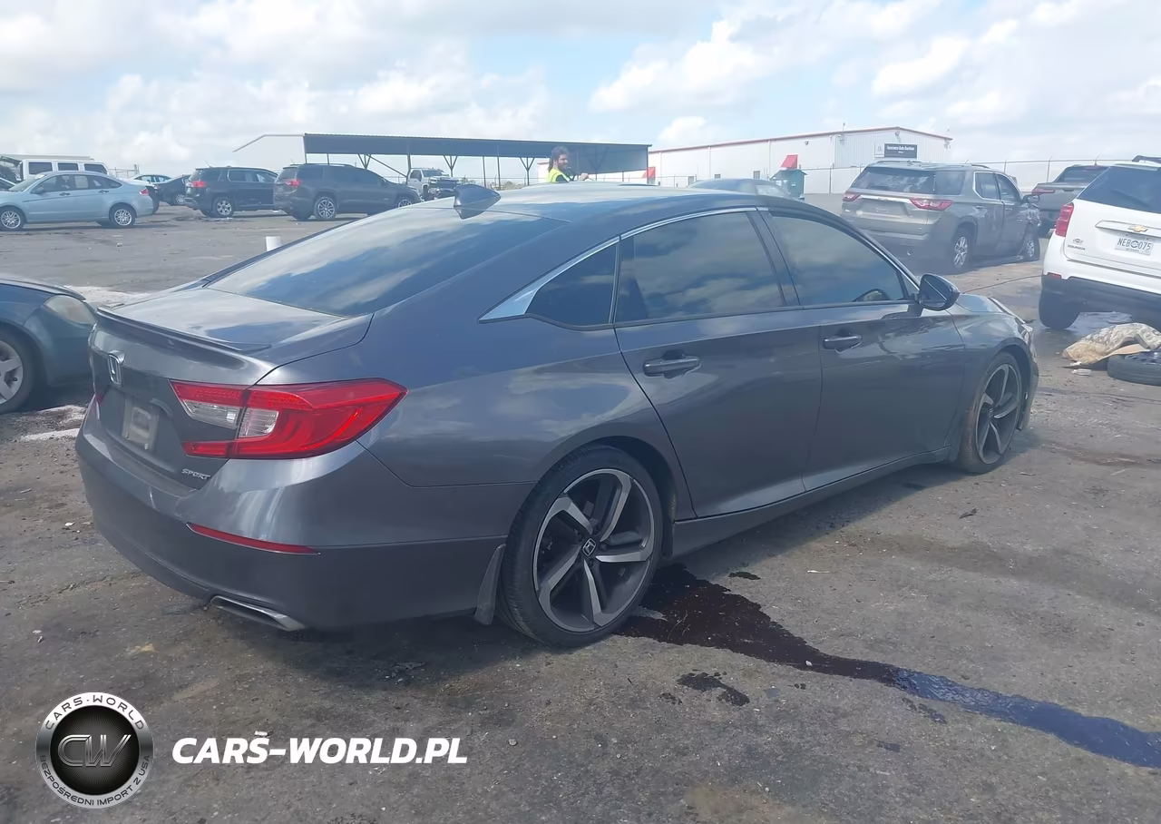 2018 Honda Accord Sport VIN:1HGCV1F3XJA172474 - 4