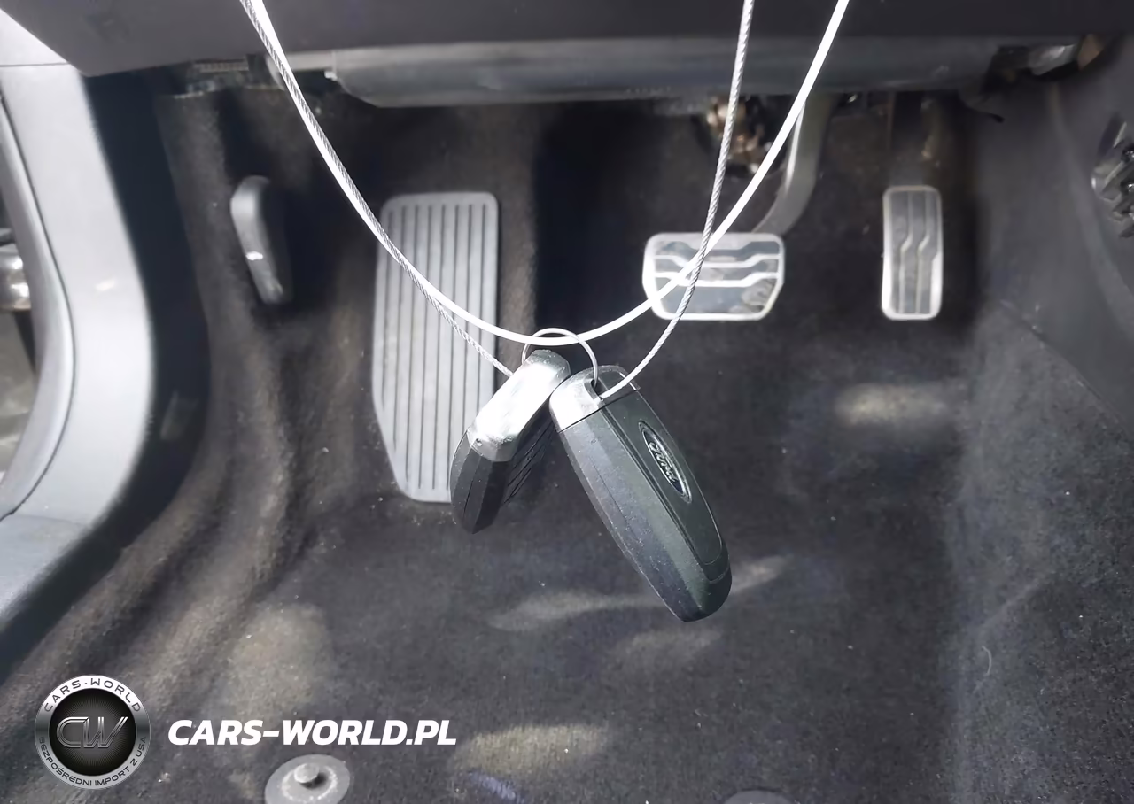 2017 Ford Fusion Energi Titanium VIN:3FA6P0SU9HR379605 - 11