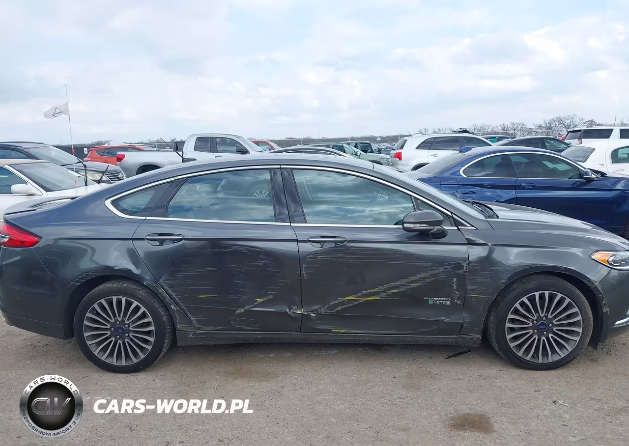 2017 Ford Fusion Energi Titanium VIN:3FA6P0SU9HR379605 - 13