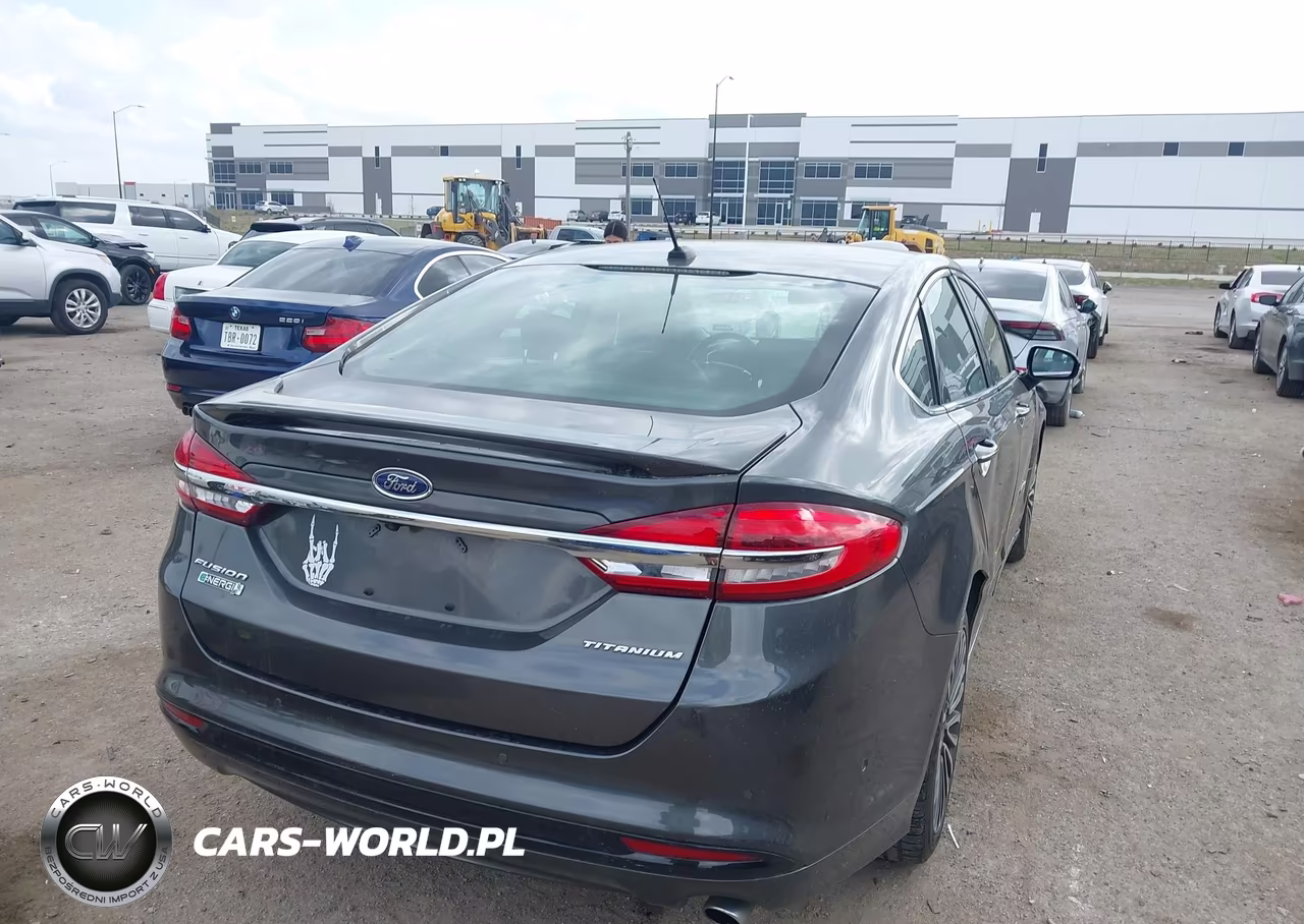 2017 Ford Fusion Energi Titanium VIN:3FA6P0SU9HR379605 - 4