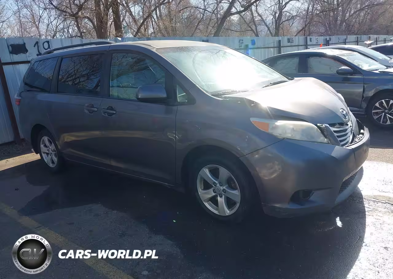 2016 Toyota Sienna Le 8 Passenger