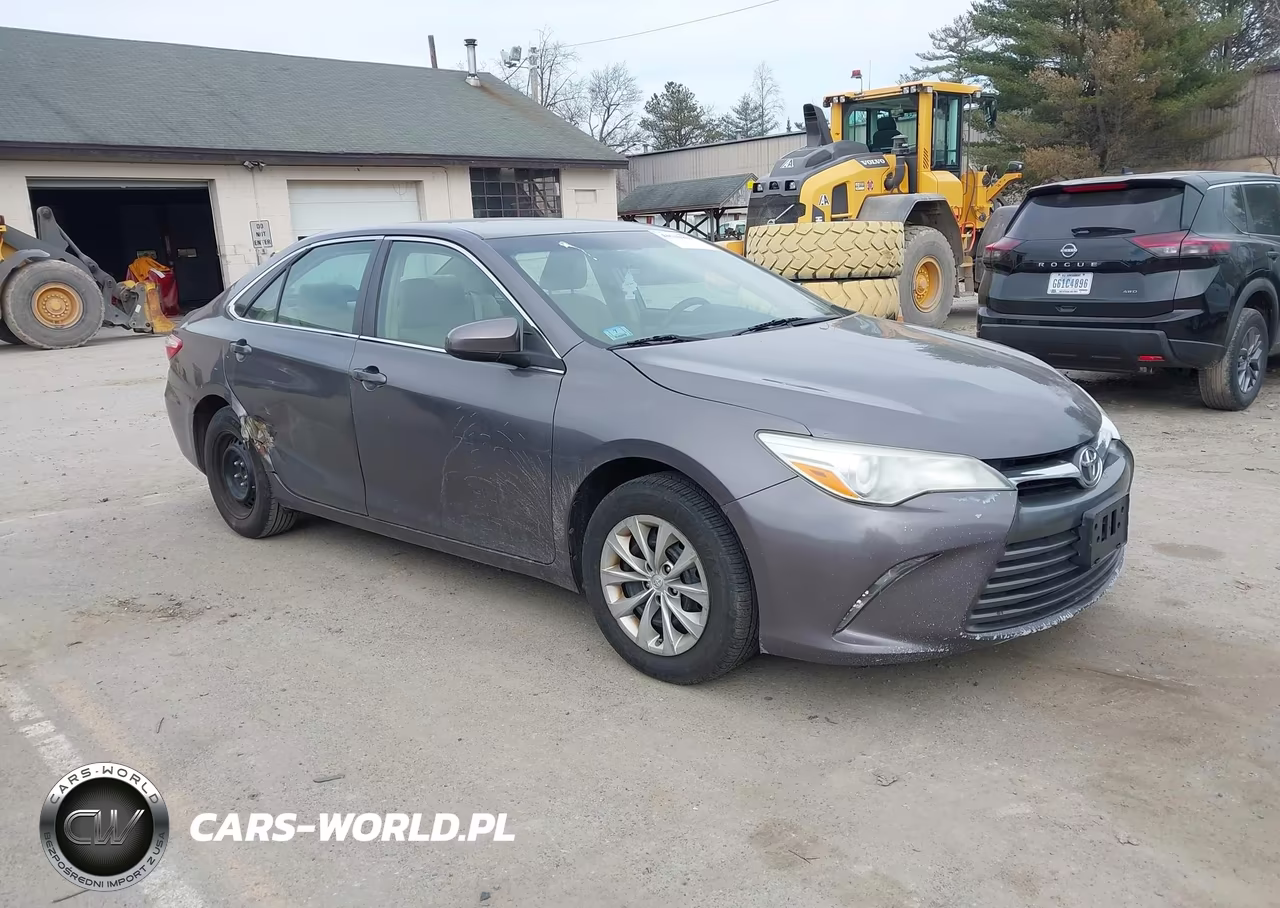 2015 Toyota Camry Le – zdjęcie 1 z 16