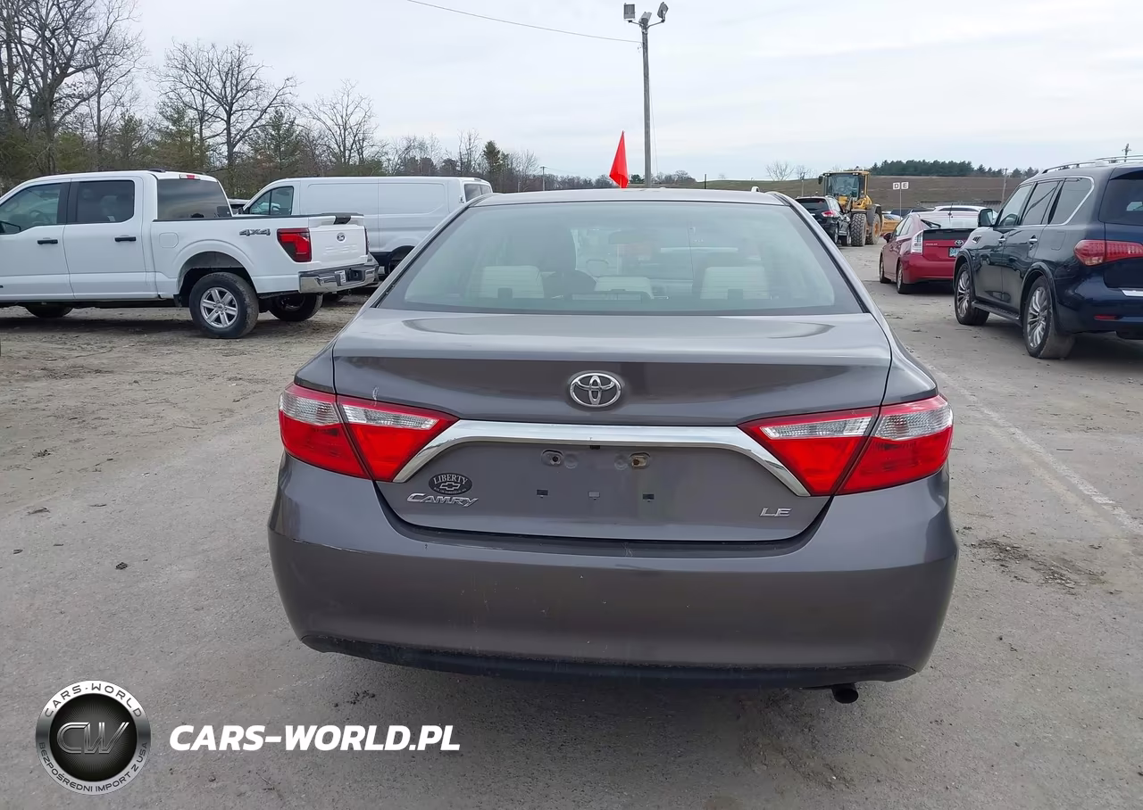 2015 Toyota Camry Le VIN:4T1BF1FK2FU053608 - 16