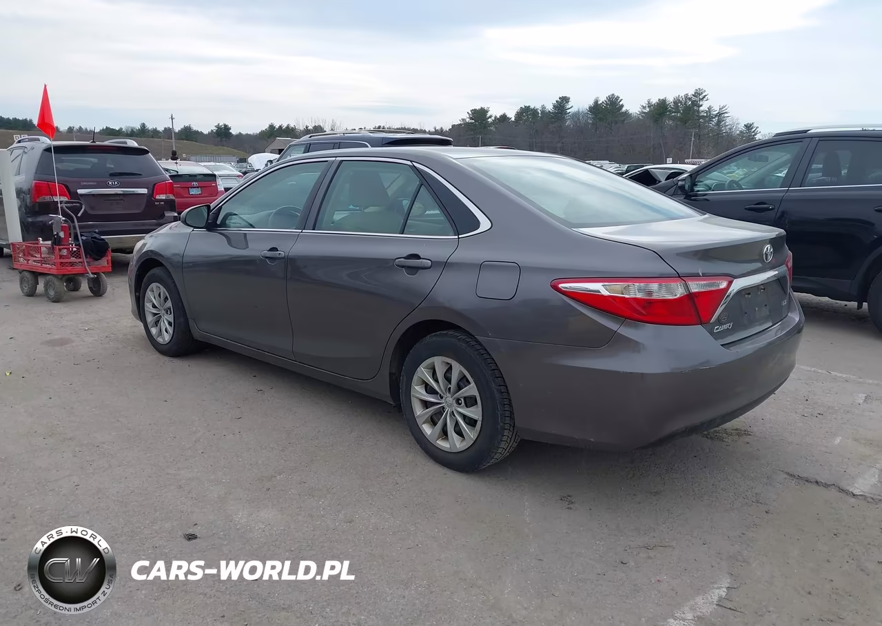 2015 Toyota Camry Le VIN:4T1BF1FK2FU053608 - 3