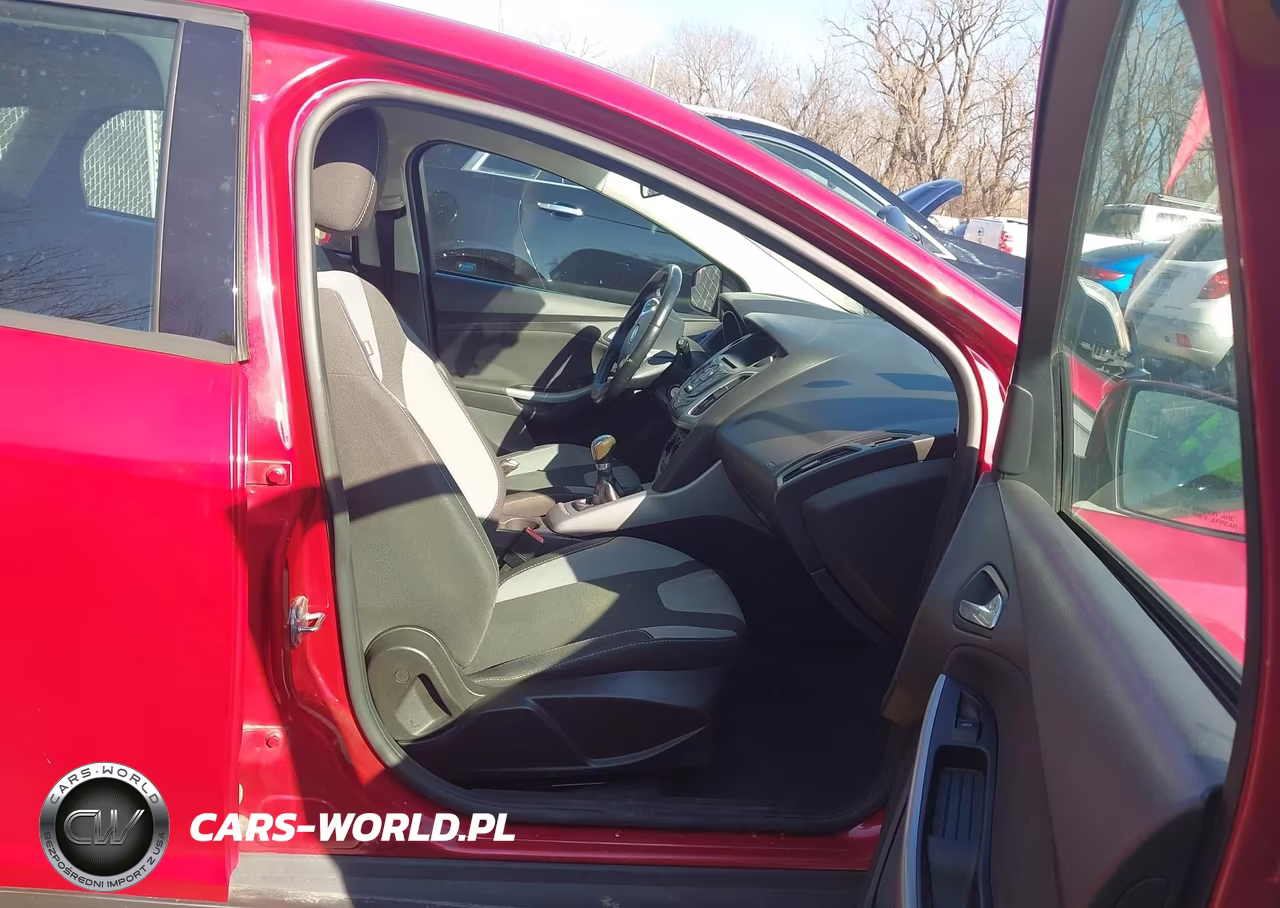 2012 Ford Focus Se VIN:1FAHP3K27CL318995 - 5