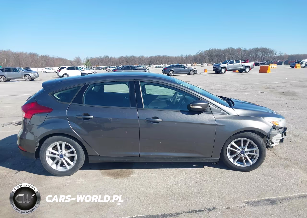 2017 Ford Focus Se VIN:1FADP3K23HL258817 - 14