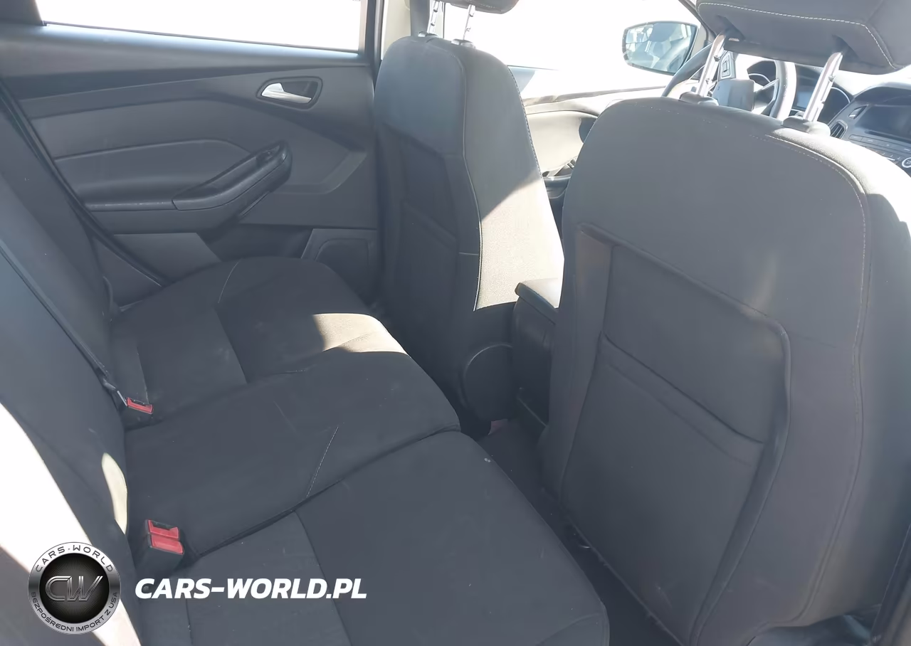 2017 Ford Focus Se VIN:1FADP3K23HL258817 - 8