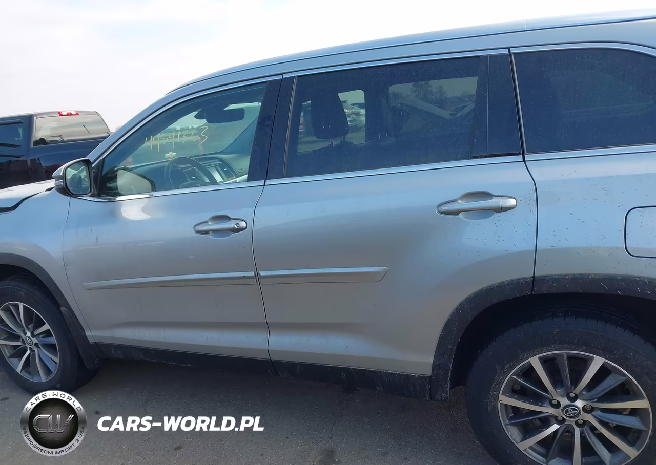 2019 Toyota Highlander Xle VIN:5TDJZRFH5KS930987 - 14