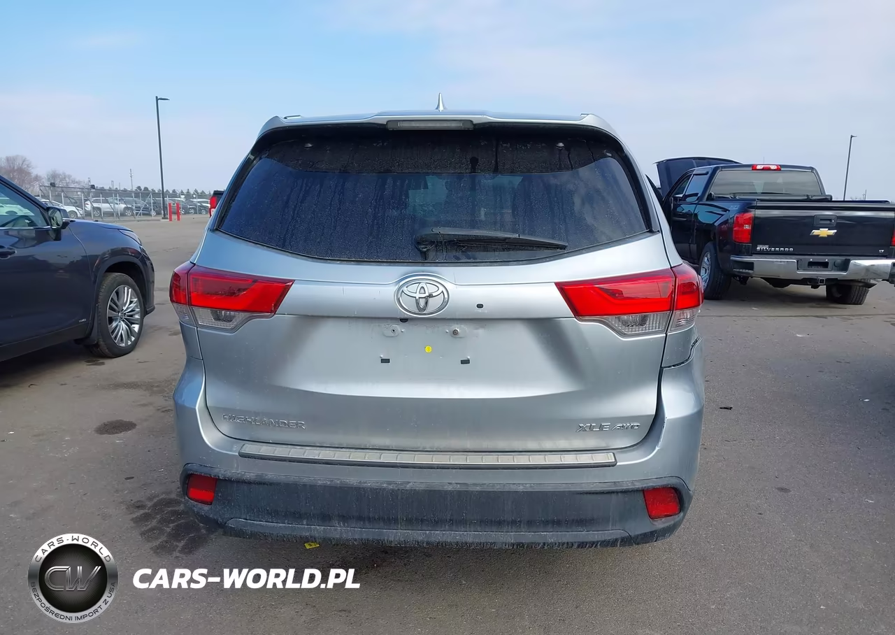 2019 Toyota Highlander Xle VIN:5TDJZRFH5KS930987 - 16