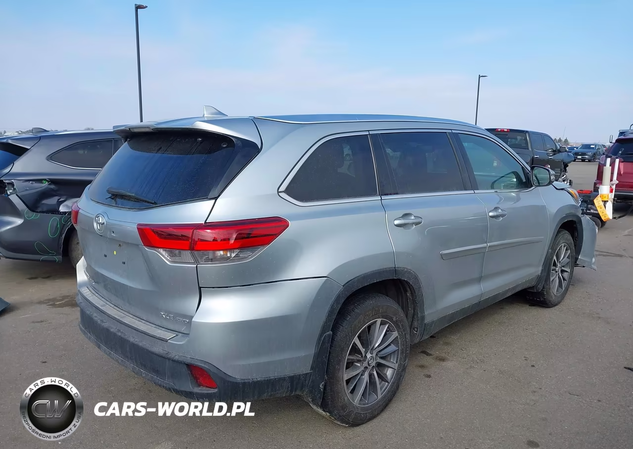 2019 Toyota Highlander Xle VIN:5TDJZRFH5KS930987 - 4