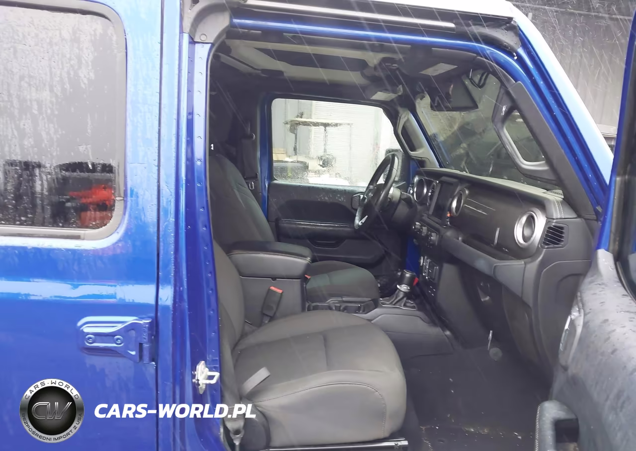 2019 Jeep Wrangler Unlimited Sahara 4X4 VIN:1C4HJXEG7KW561875 - 5