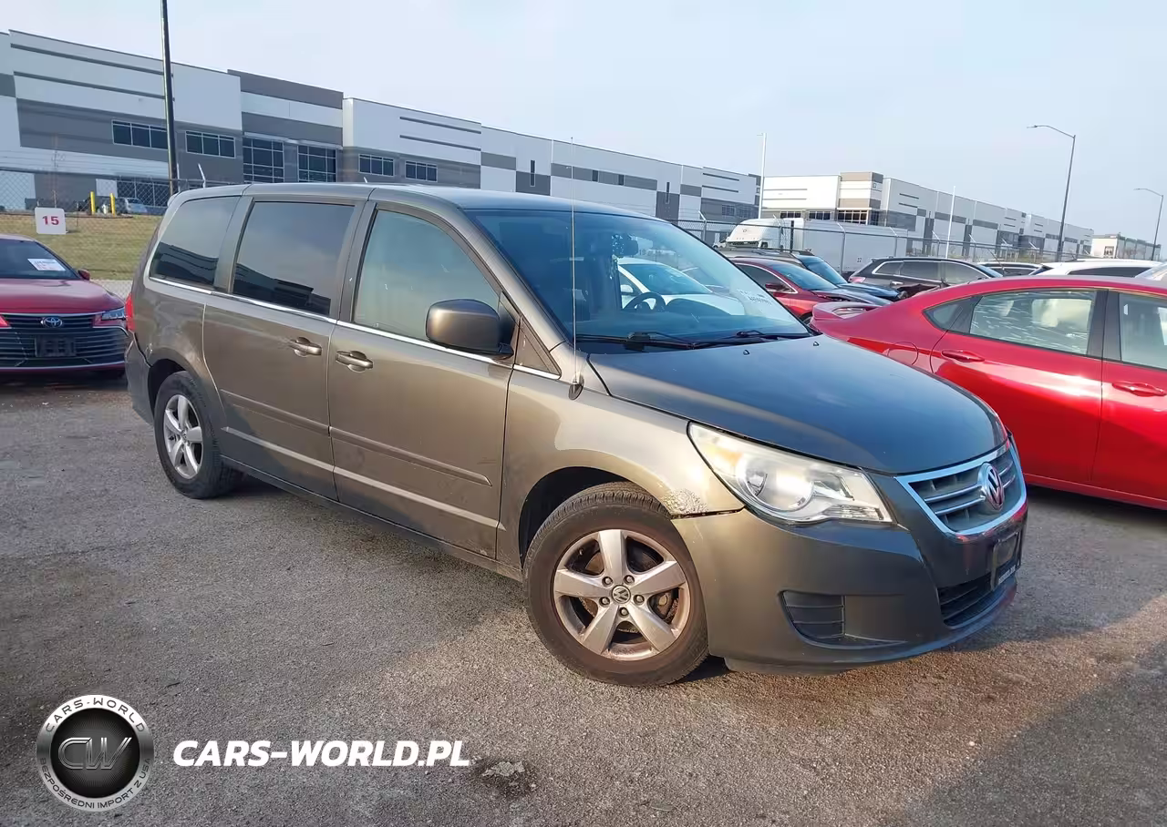 2010 Volkswagen Routan Se