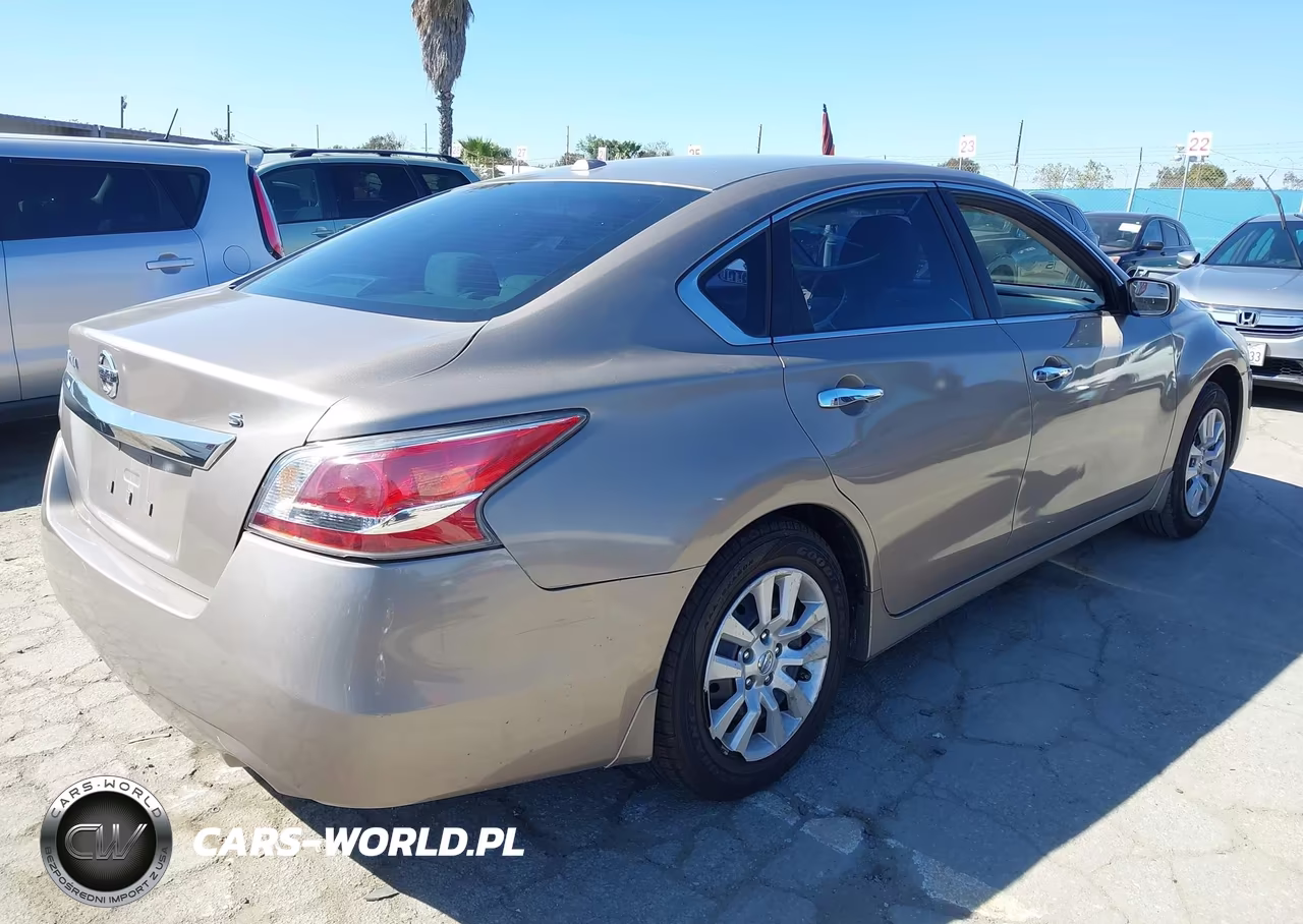 2015 Nissan Altima 2.5 S VIN:1N4AL3AP2FC100381 - 4