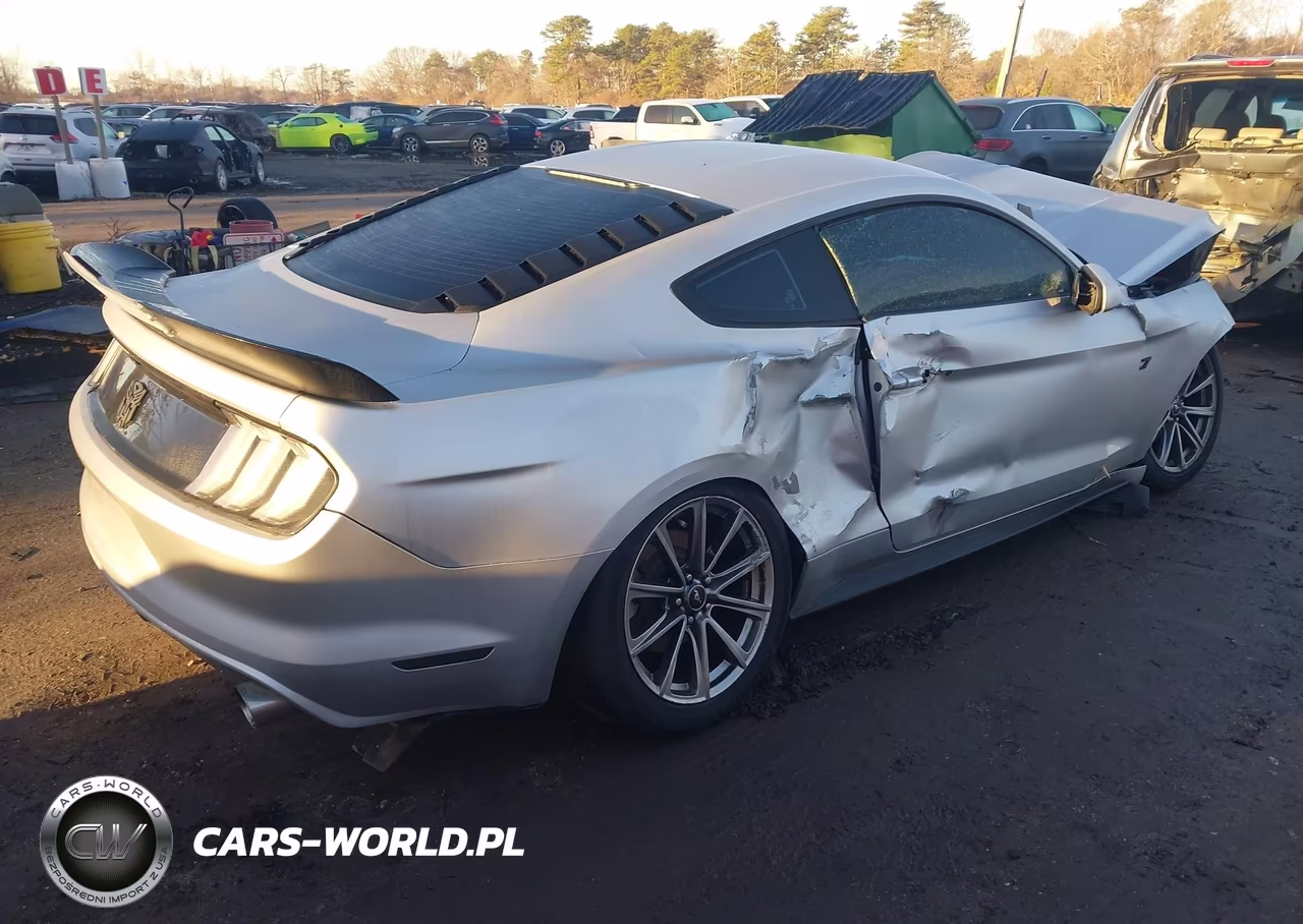 2015 Ford Mustang V6 VIN:1FA6P8AMXF5352512 - 4