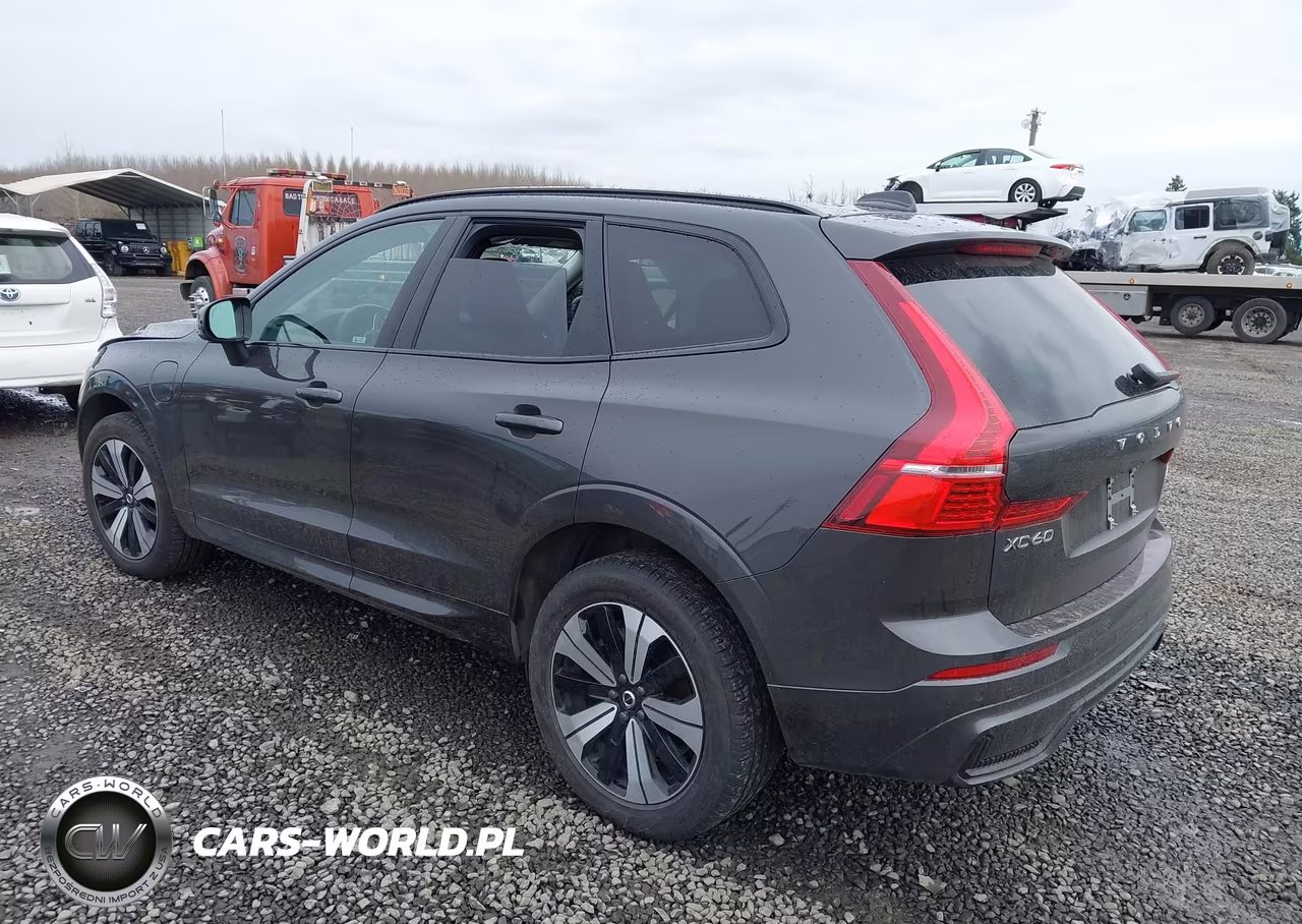 2025 Volvo Xc60 Plug-In Hybrid Core, T8 Awd Electric-Gasoline, Dark VIN:YV4H60RJ4S1008030 - 3