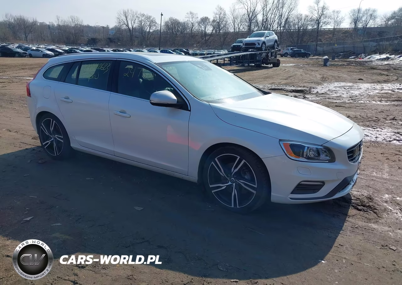 2017 Volvo V60 T6 R-Design Platinum