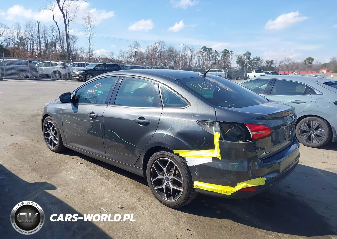 2017 Ford Focus Se VIN:1FADP3FEXHL266207 - 3