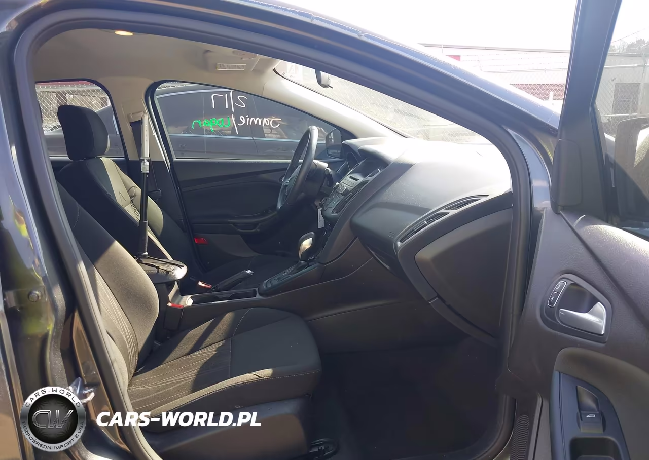 2017 Ford Focus Se VIN:1FADP3FEXHL266207 - 5