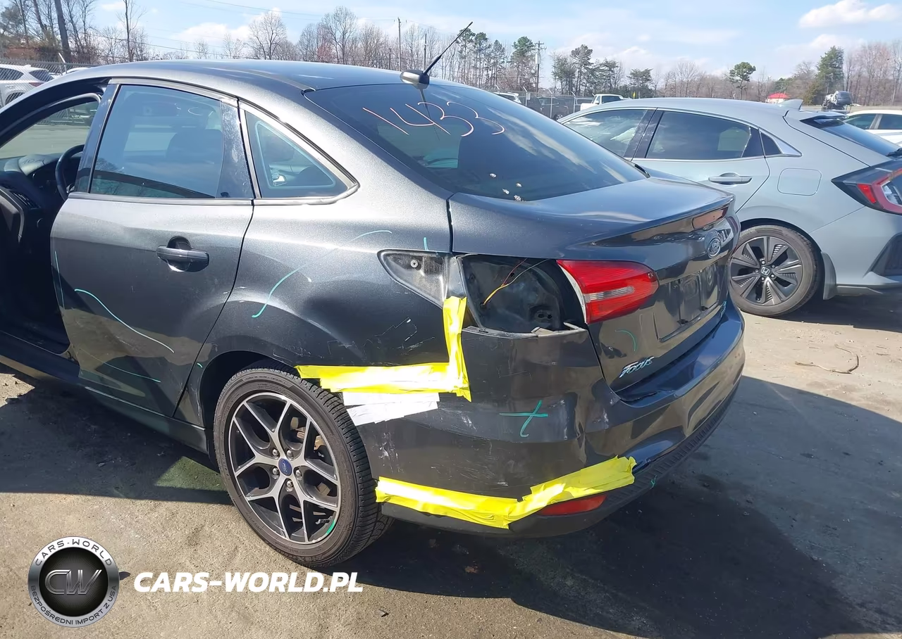 2017 Ford Focus Se VIN:1FADP3FEXHL266207 - 6