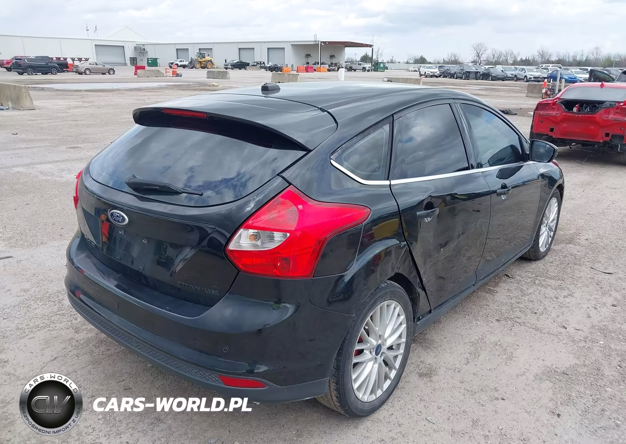 2014 Ford Focus Titanium VIN:1FADP3N24EL342068 - 4