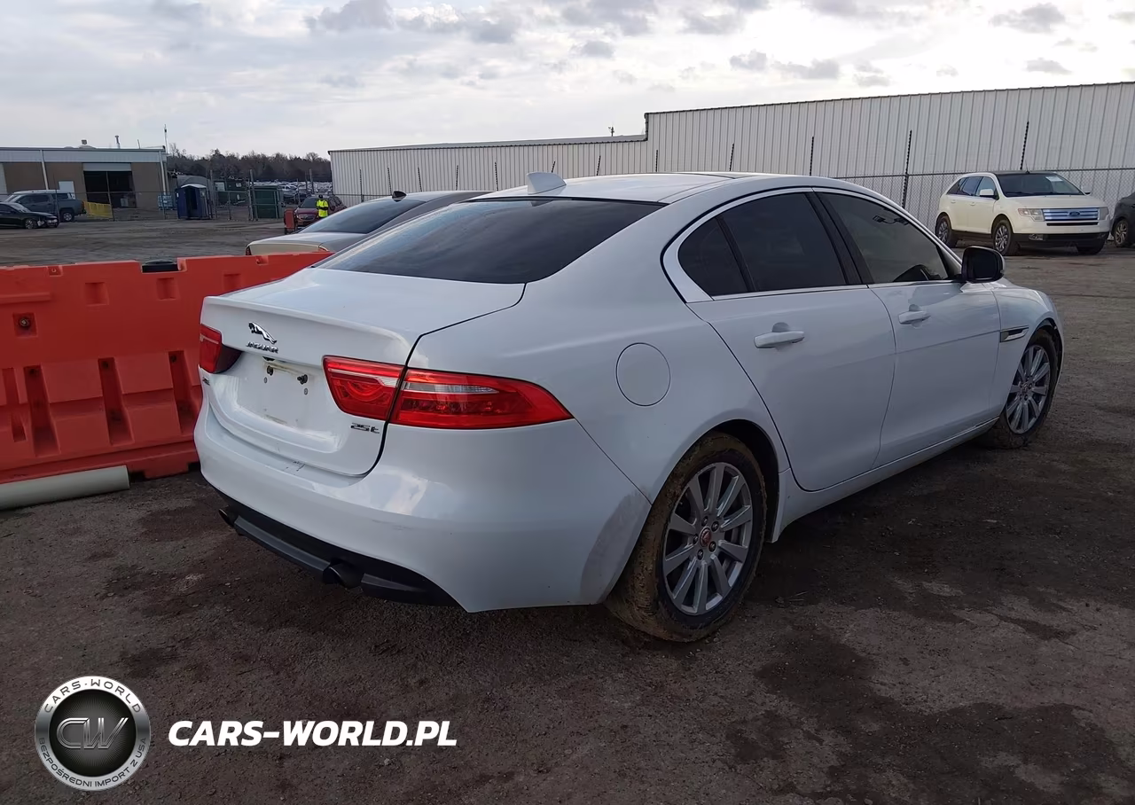 2019 Jaguar Xe 25T VIN:SAJAR4FX9KCP47542 - 4