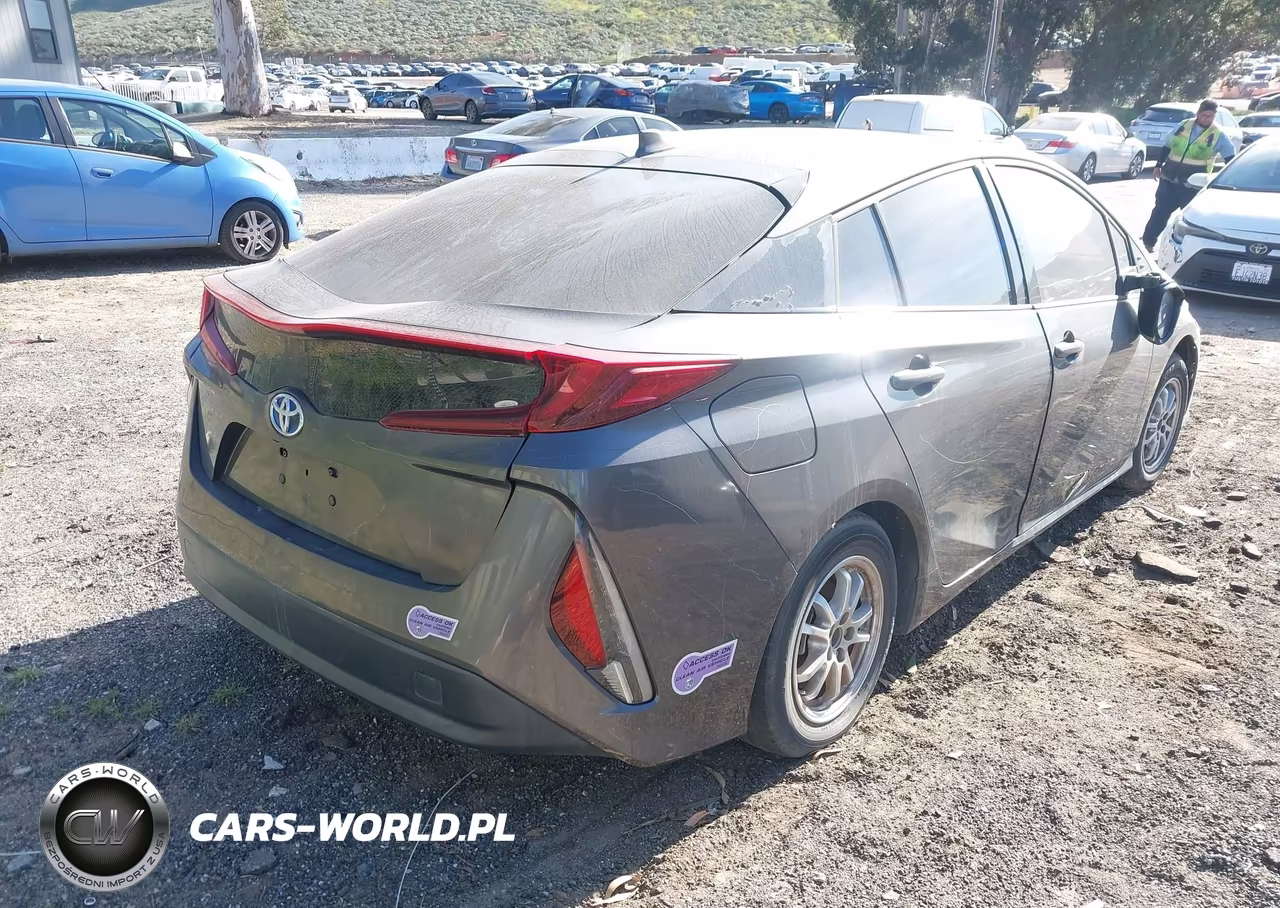 2019 Toyota Prius Prime Premium VIN:JTDKARFP3K3117653 - 4