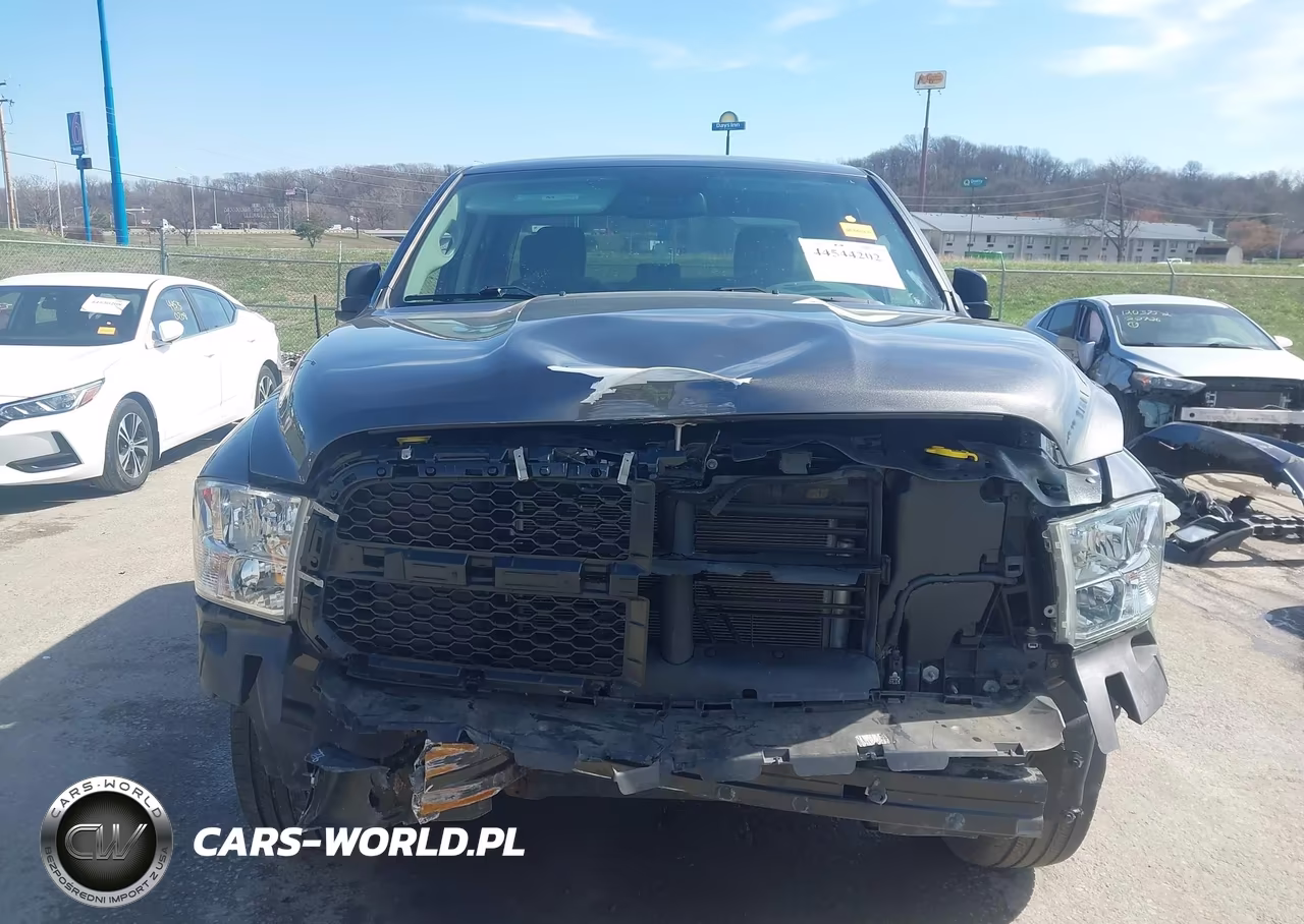 2018 Ram 1500 Express 4X4 6'4 Box VIN:1C6RR7FG4JS332109 - 13