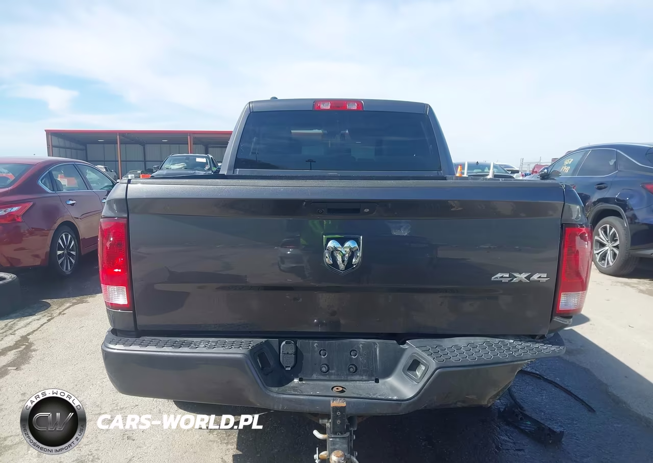 2018 Ram 1500 Express 4X4 6'4 Box VIN:1C6RR7FG4JS332109 - 17