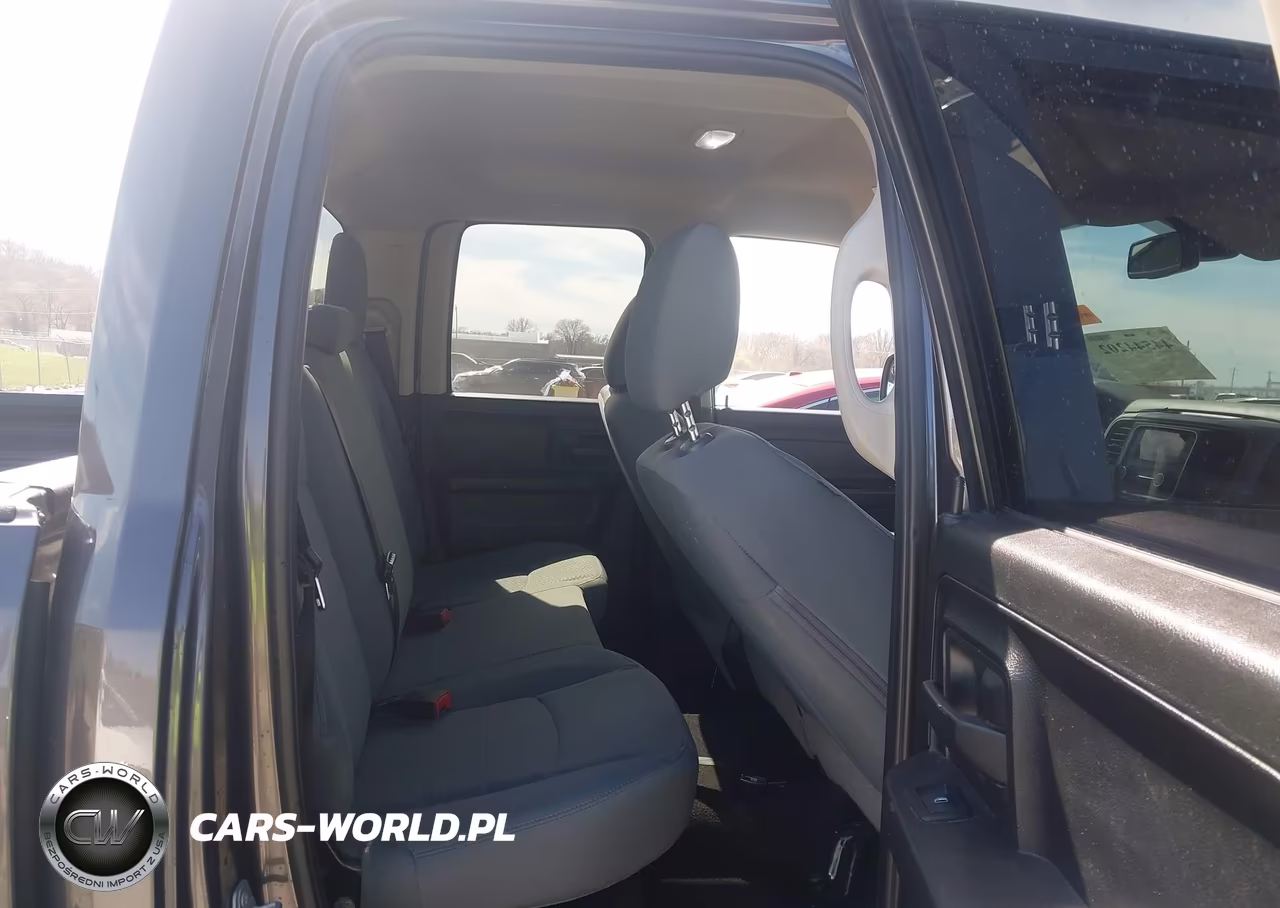 2018 Ram 1500 Express 4X4 6'4 Box VIN:1C6RR7FG4JS332109 - 8