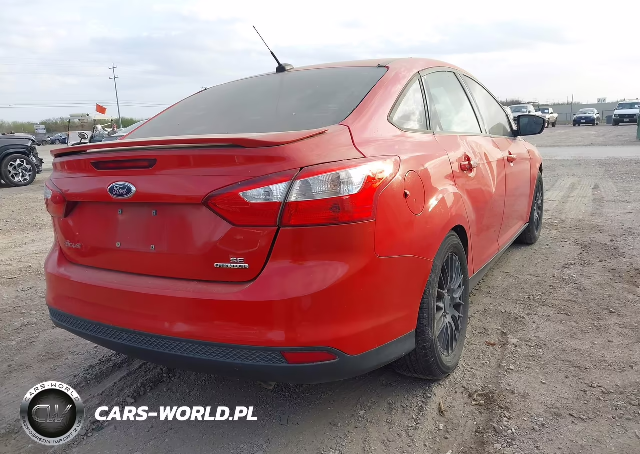 2016 Ford Focus Se VIN:1FADP3F25GL301322 - 4