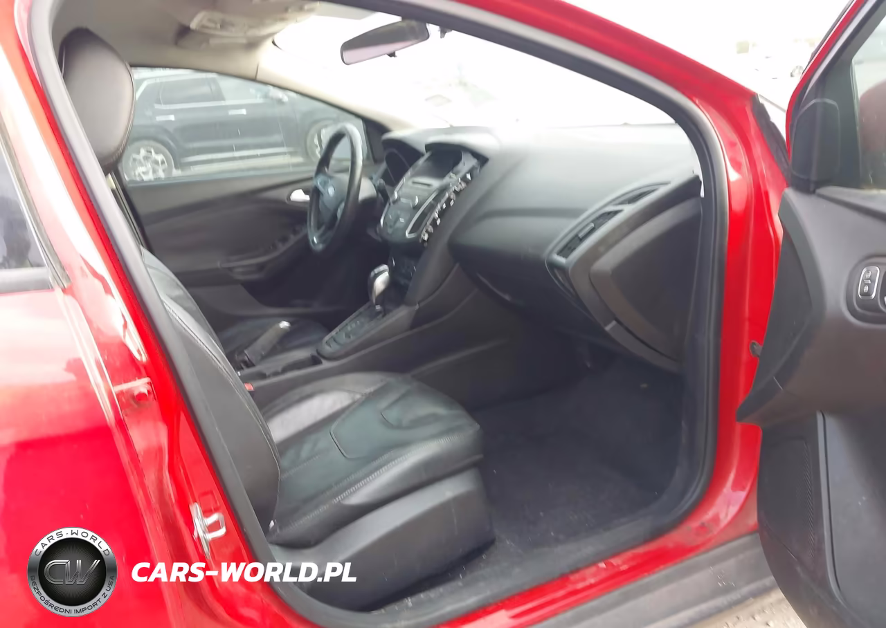 2016 Ford Focus Se VIN:1FADP3F25GL301322 - 5
