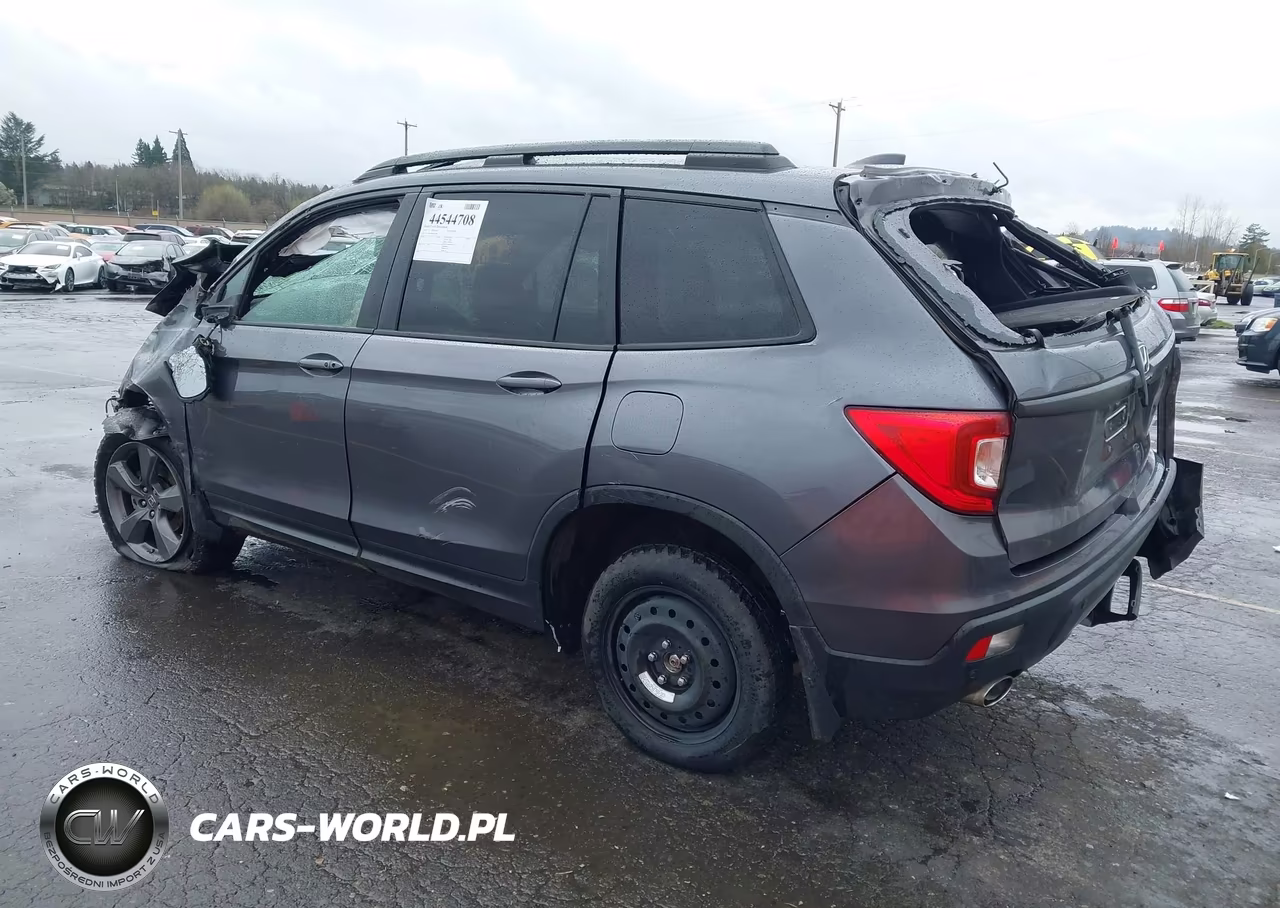2019 Honda Passport Touring VIN:5FNYF8H90KB025939 - 3