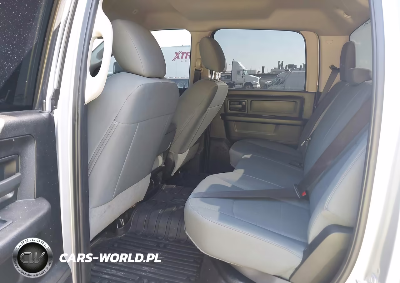 2018 Ram 3500 Tradesman 4X4 6'4 Box VIN:3C63R3CL3JG238990 - 16