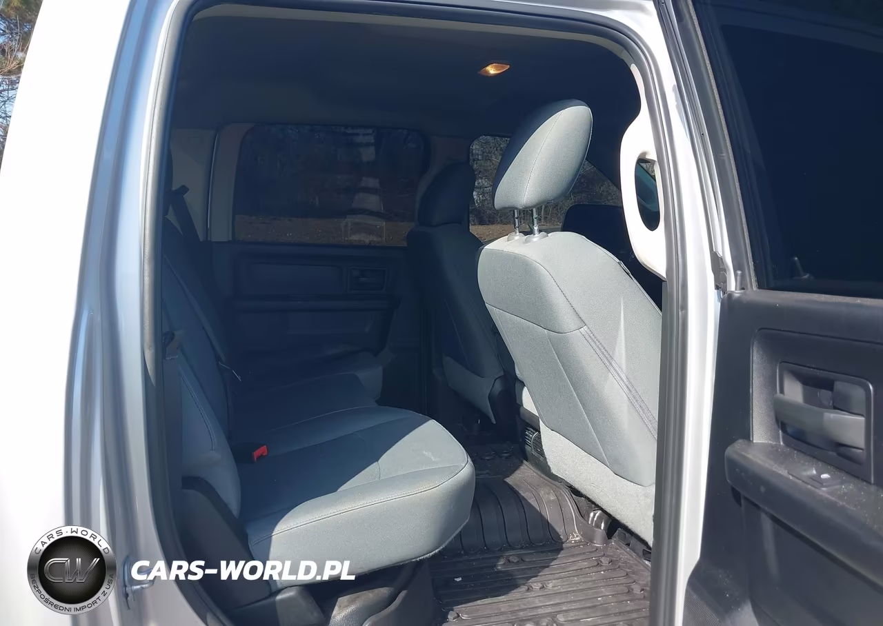 2018 Ram 3500 Tradesman 4X4 6'4 Box VIN:3C63R3CL3JG238990 - 7