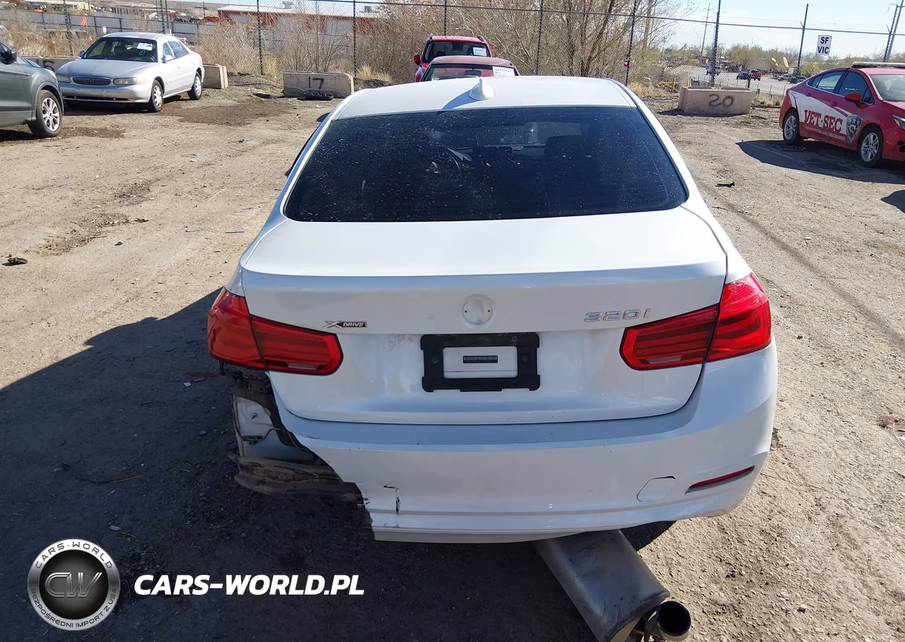2018 BMW 320I xDrive VIN:WBA8E5G5XJNV03328 - 17