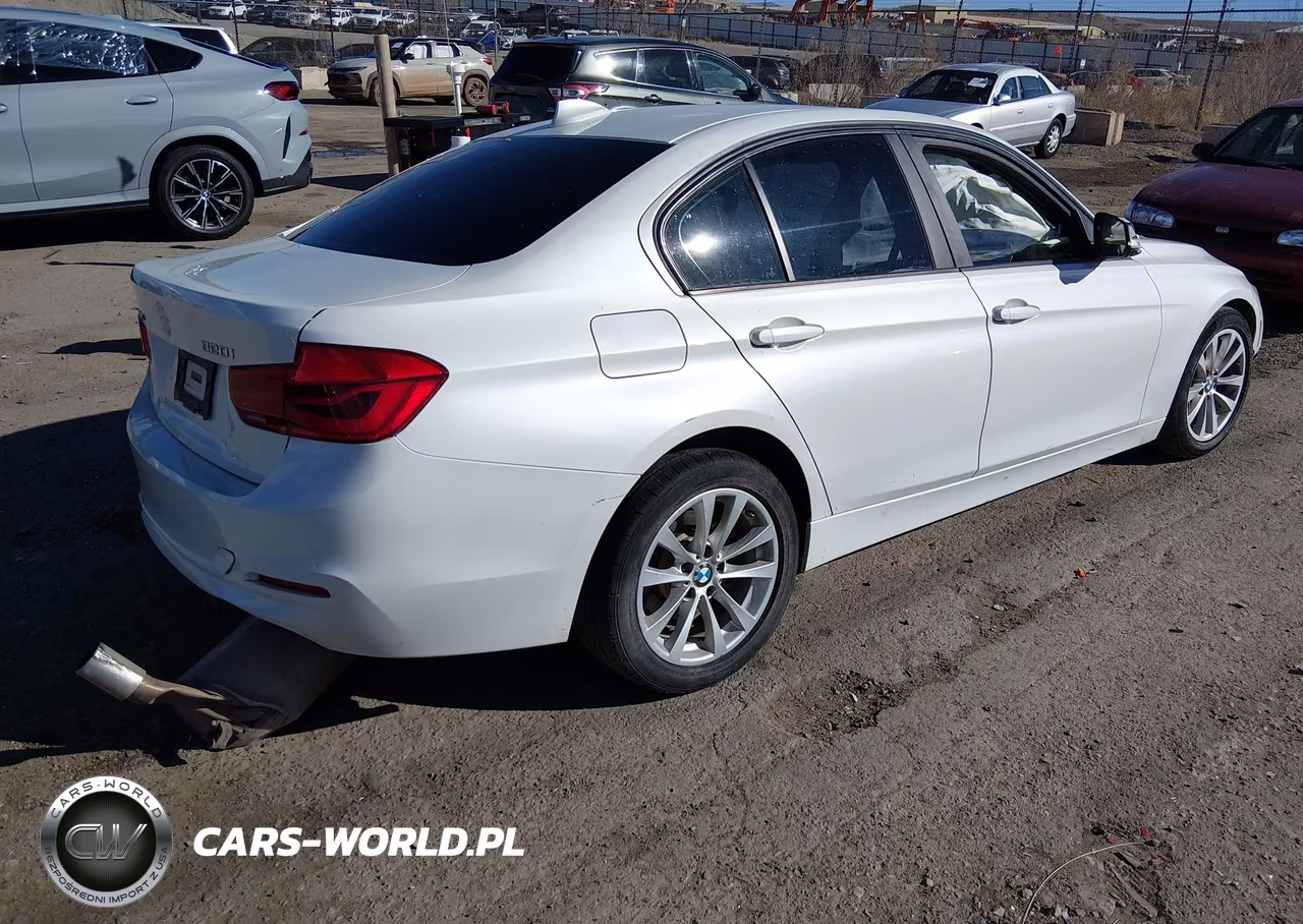 2018 BMW 320I xDrive VIN:WBA8E5G5XJNV03328 - 4