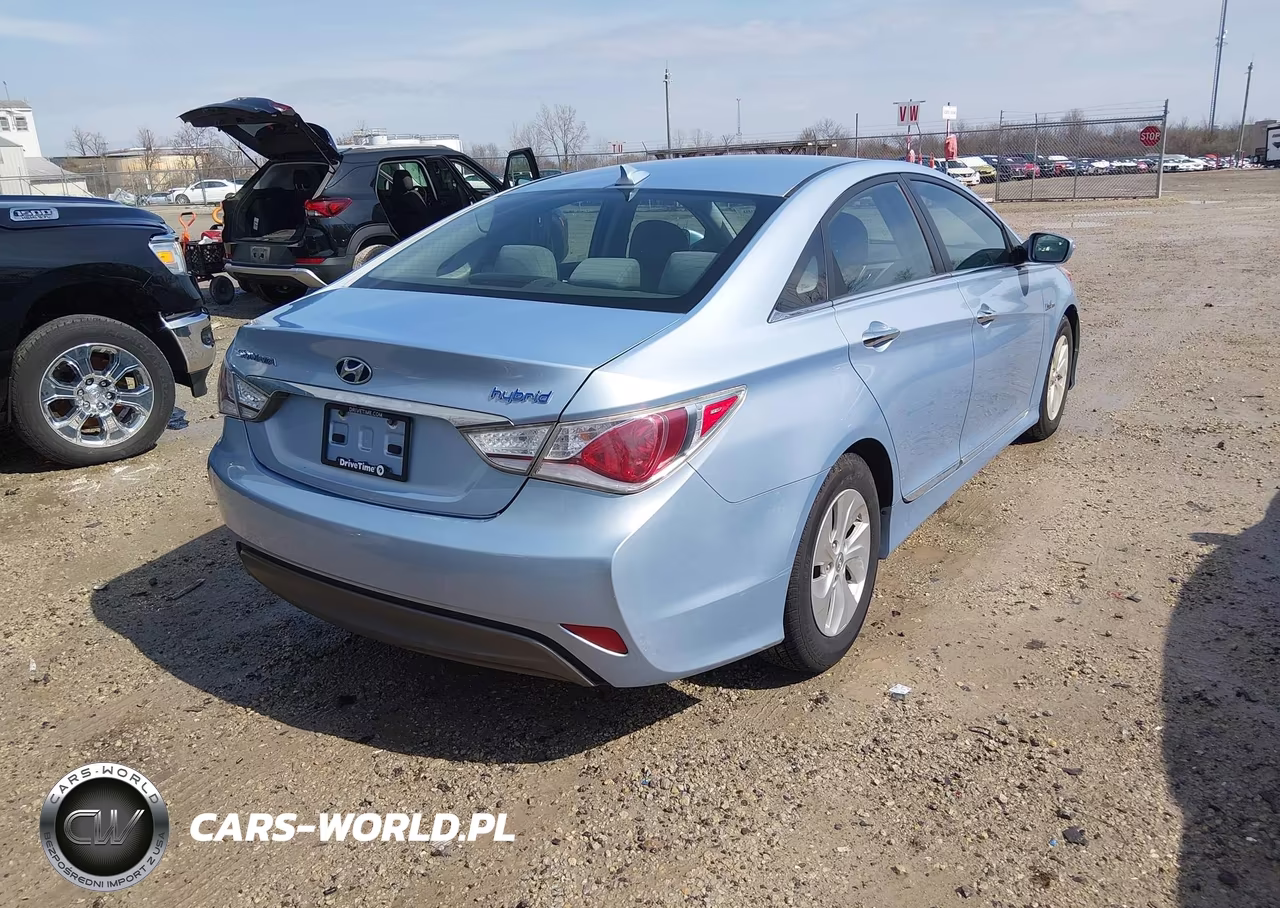 2015 Hyundai Sonata Hybrid VIN:KMHEC4A42FA133881 - 4