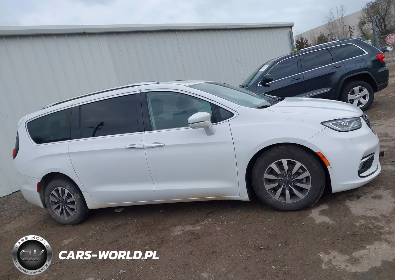 2021 Chrysler Pacifica Hybrid Touring L VIN:2C4RC1L74MR596965 - 12