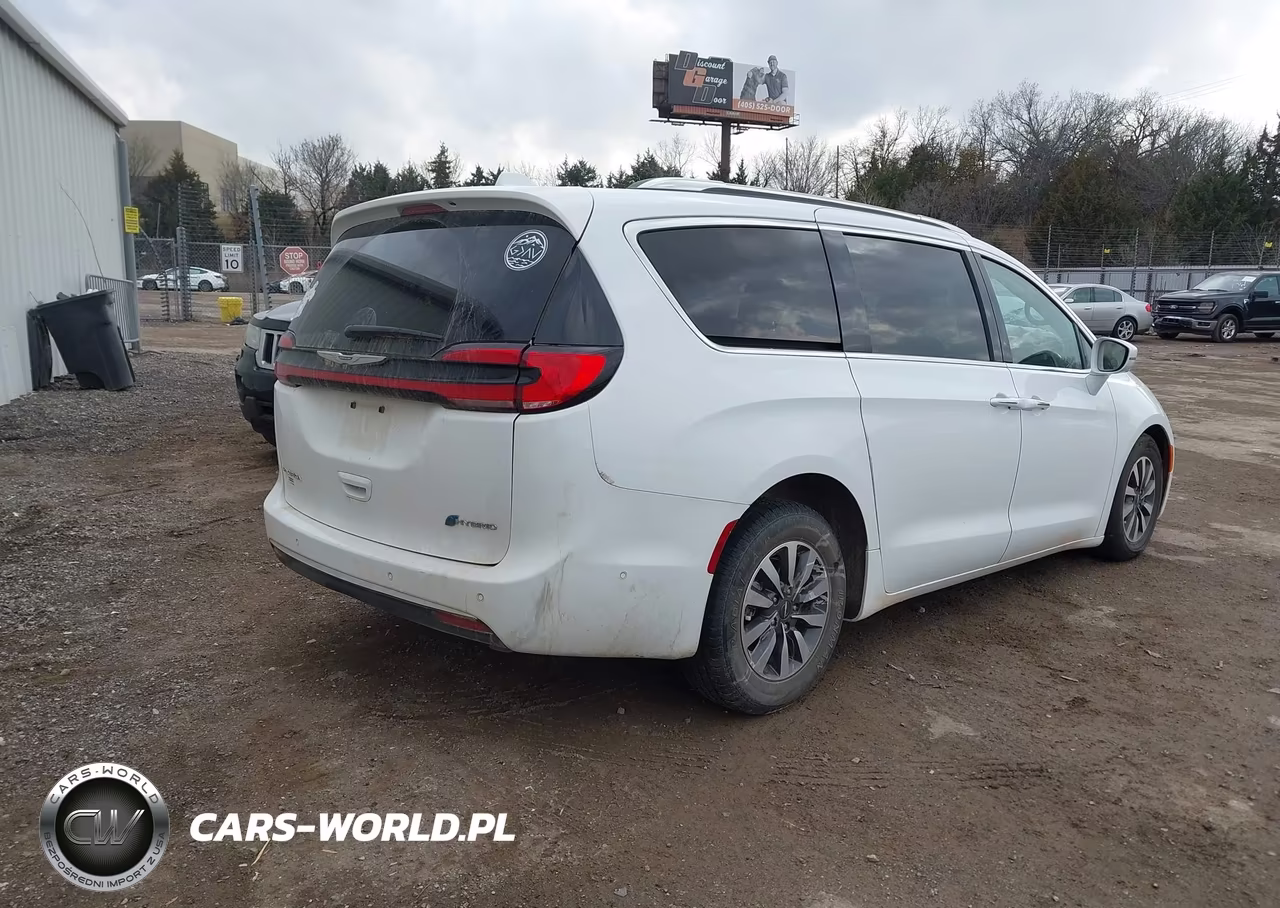 2021 Chrysler Pacifica Hybrid Touring L VIN:2C4RC1L74MR596965 - 4