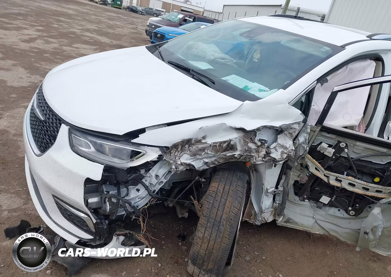2021 Chrysler Pacifica Hybrid Touring L VIN:2C4RC1L74MR596965 - 6