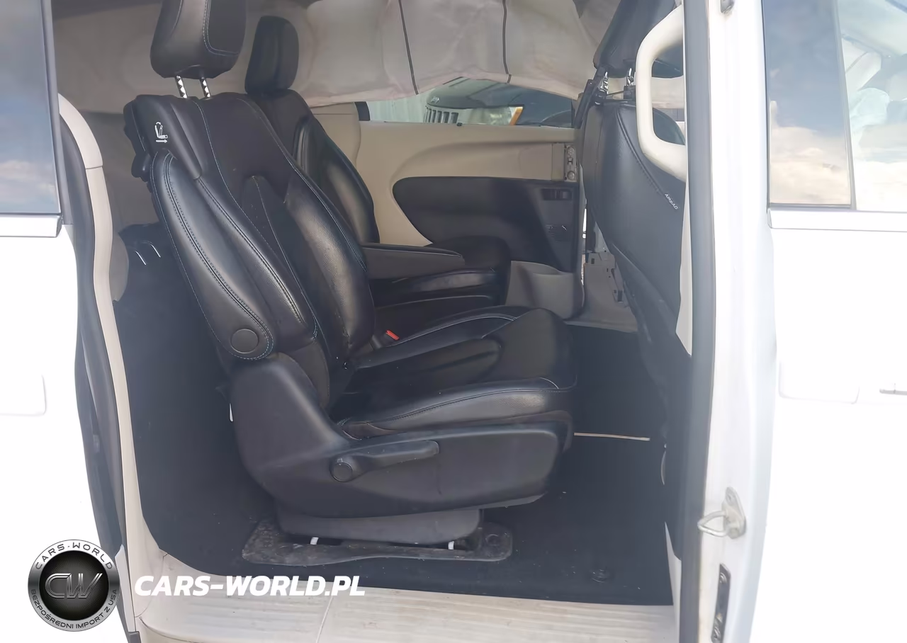 2021 Chrysler Pacifica Hybrid Touring L VIN:2C4RC1L74MR596965 - 8